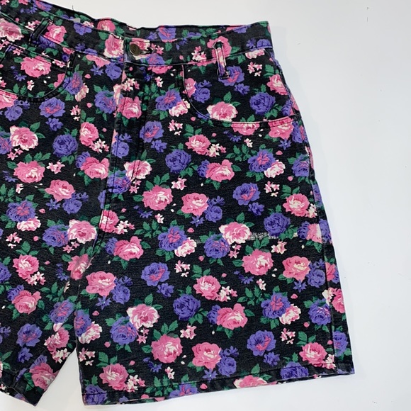 Floral mom jean shorts - Picture 4 of 7